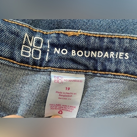 No Boundaries NOBO Juniors Distressed Flare Leg Jeans Frayed Hem Size 19 - Picture 4 of 8